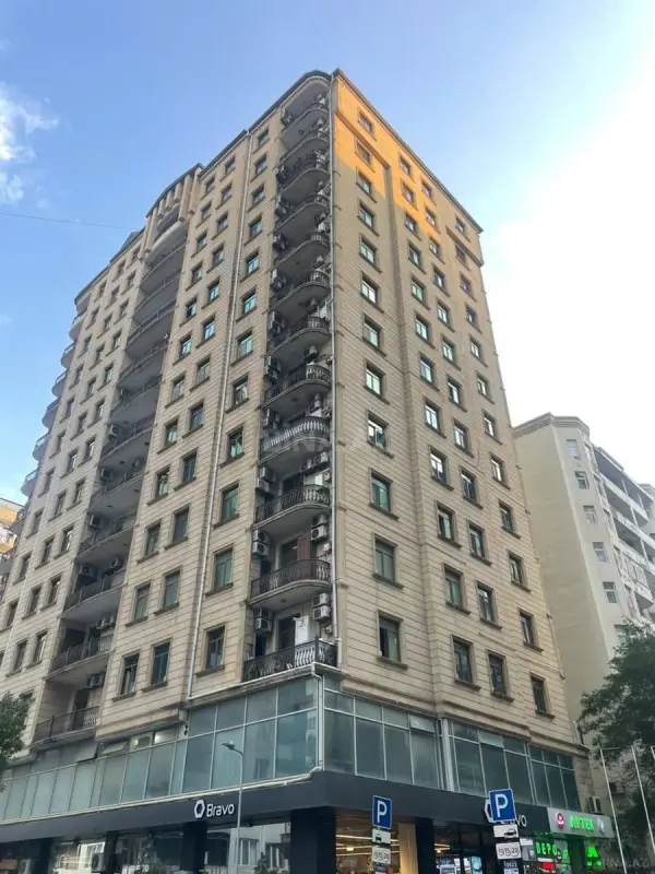 Satılır 3 otaqlı mənzil 142 m²