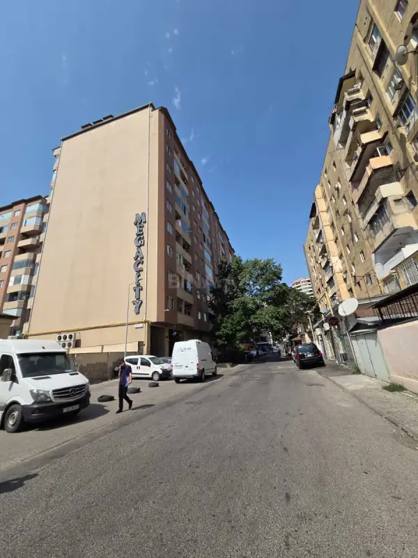 Satılır 6 otaqlı mənzil 264 m²
