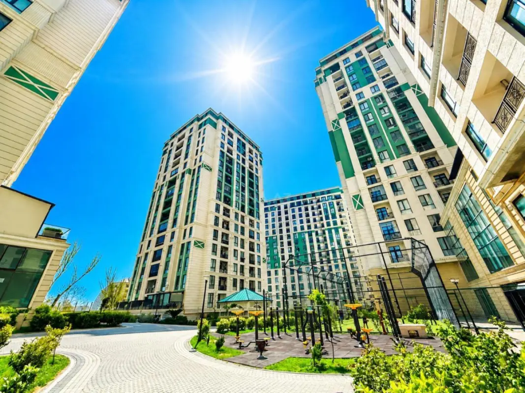 Satılır 4 otaqlı mənzil 120 m²