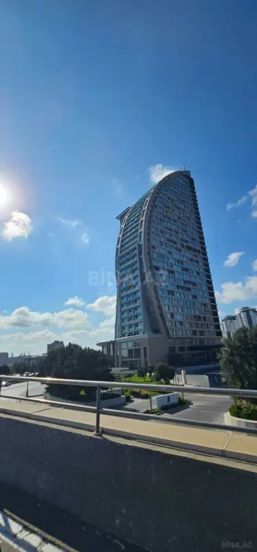 Satılır 3 otaqlı mənzil 165 m²