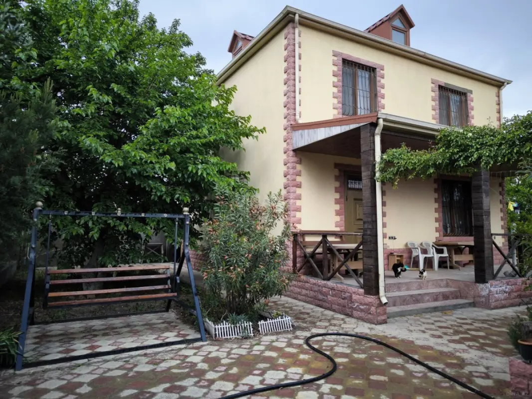 Satılır 4 otaqlı həyət evi 130 m²
