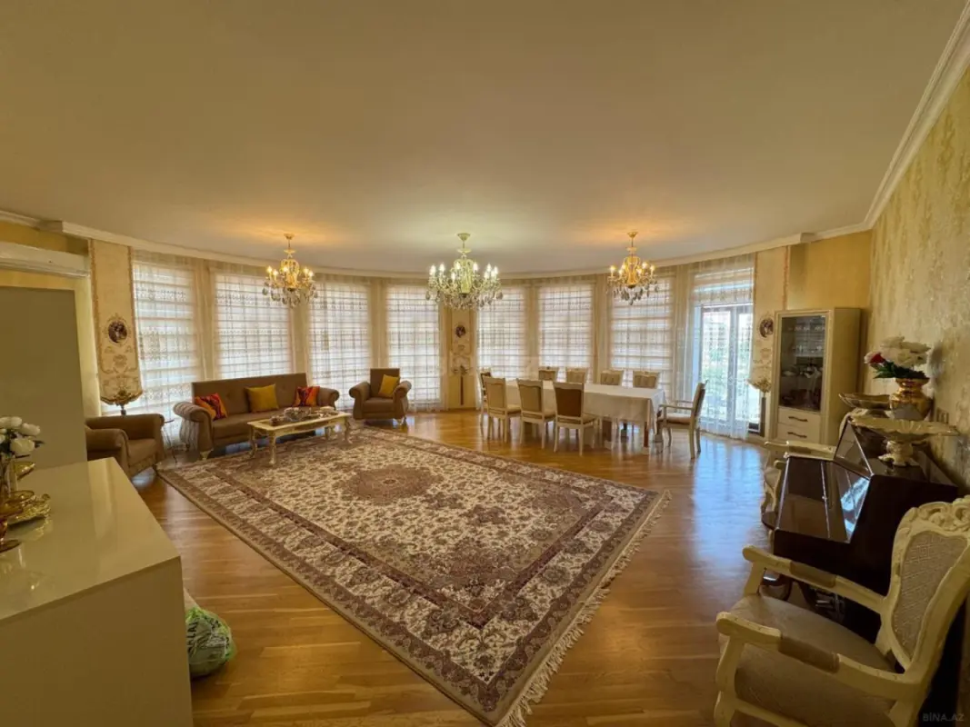 Satılır 4 otaqlı mənzil 235 m²