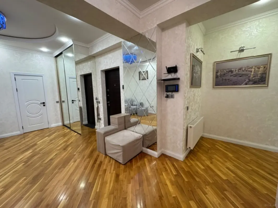 Satılır 3 otaqlı mənzil 125 m²