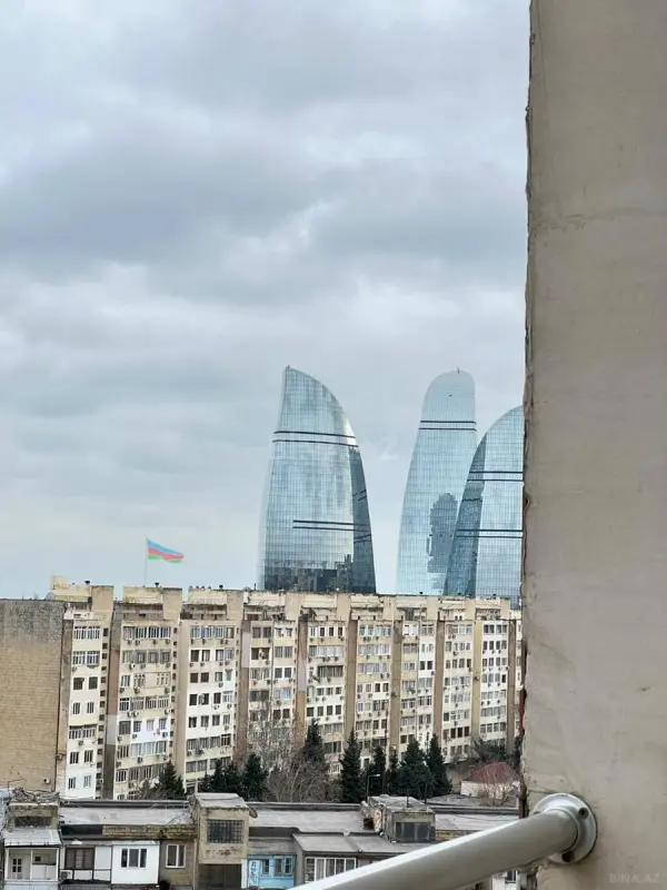 Satılır 3 otaqlı mənzil 147 m²