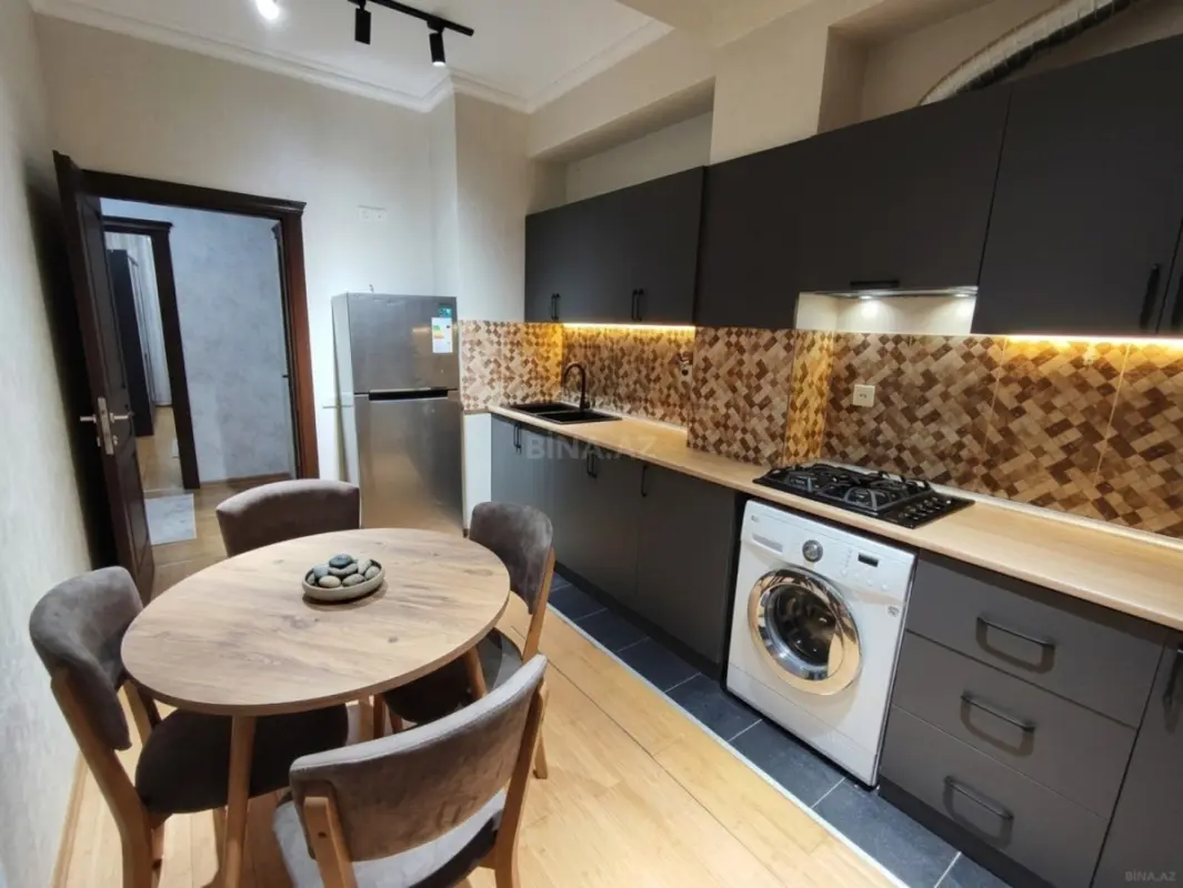 Kirayə verilir 2 otaqlı mənzil 90 m²