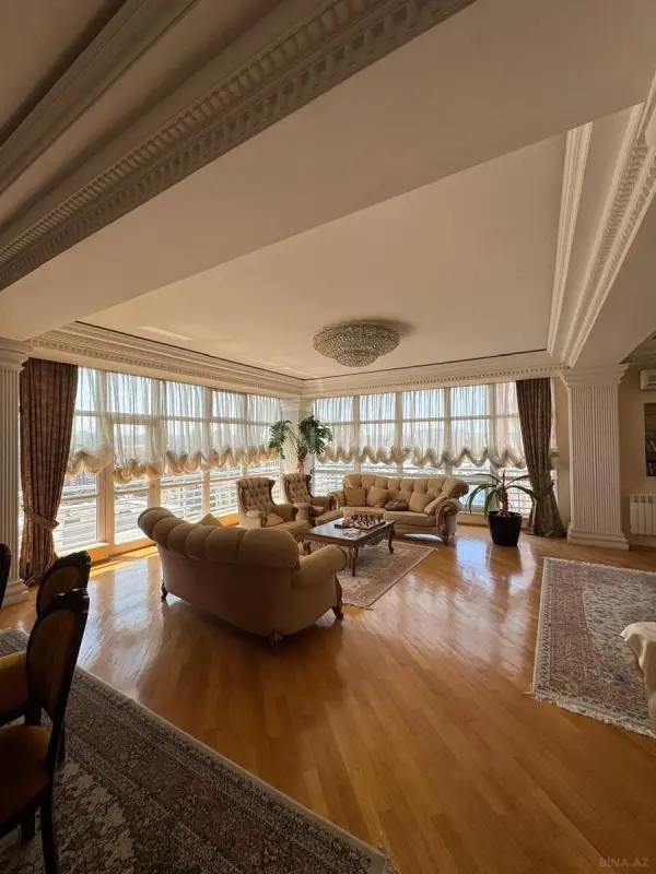 Satılır 4 otaqlı mənzil 250 m²