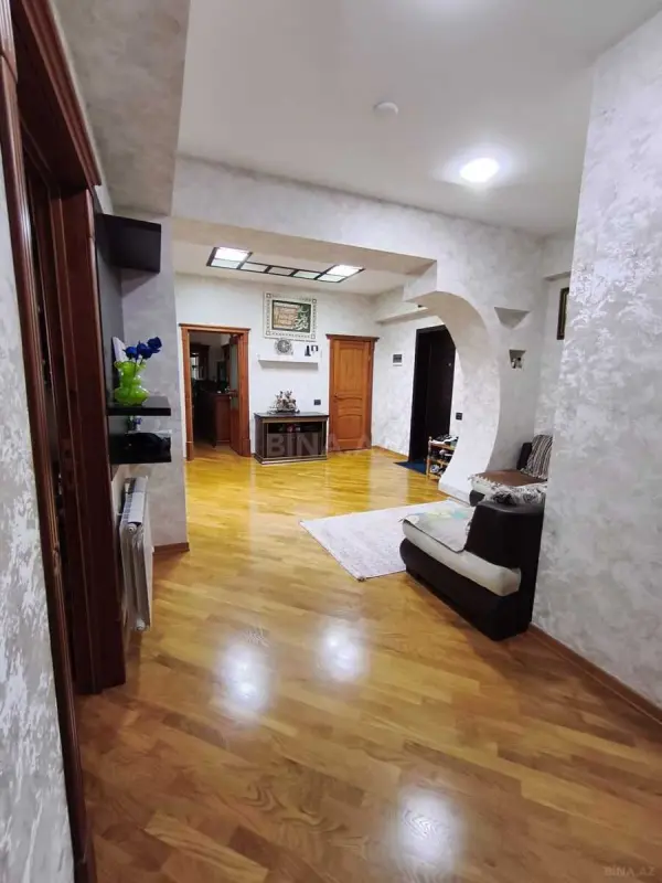 Satılır 3 otaqlı mənzil 129 m²