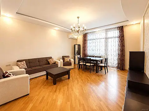 Kirayə verilir 3 otaqlı mənzil 150 m² — Bakı 3 otaq 150.00 m²