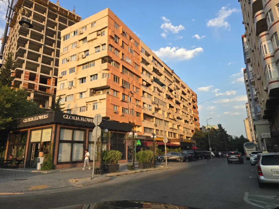 Satılır 2 otaqlı mənzil 82 m²