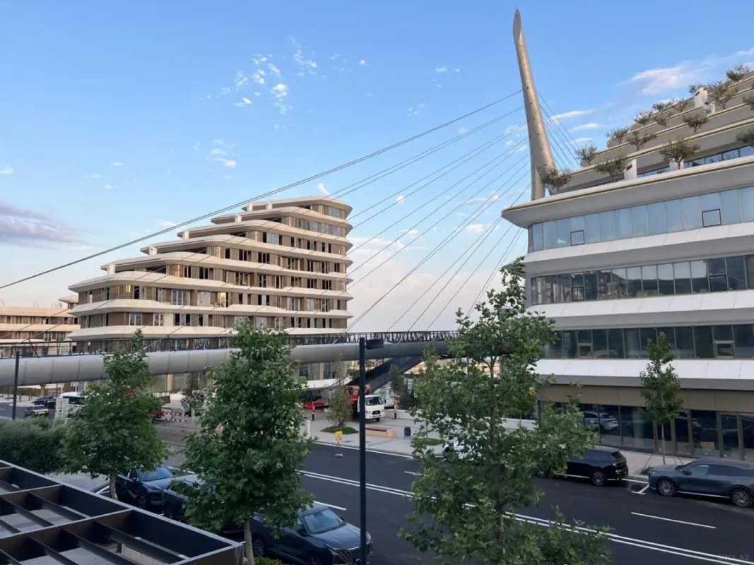 Satılır 4 otaqlı mənzil 310 m²