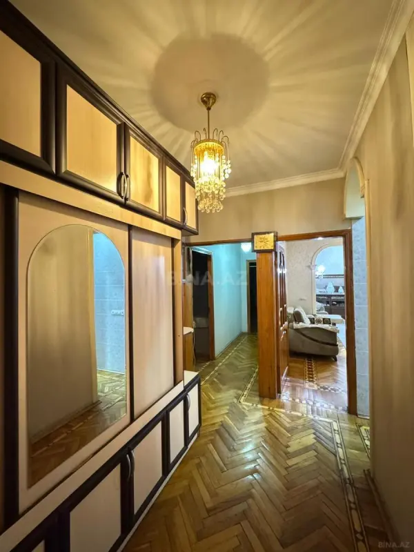 Satılır 5 otaqlı mənzil 125 m²
