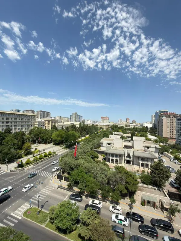 Satılır 5 otaqlı mənzil 200 m²