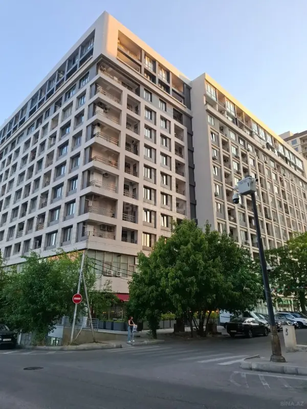 Satılır 3 otaqlı mənzil 145 m²