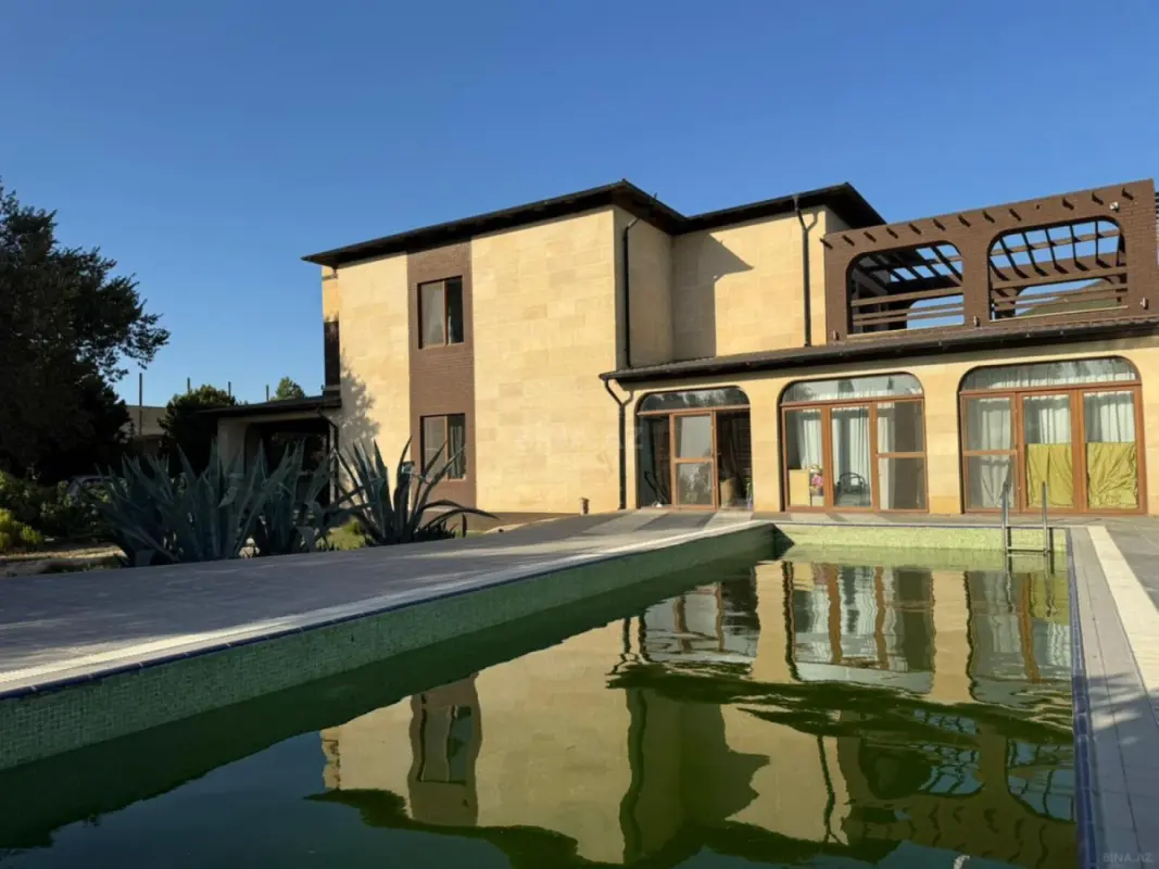 Satılır 7 otaqlı həyət evi 750 m²
