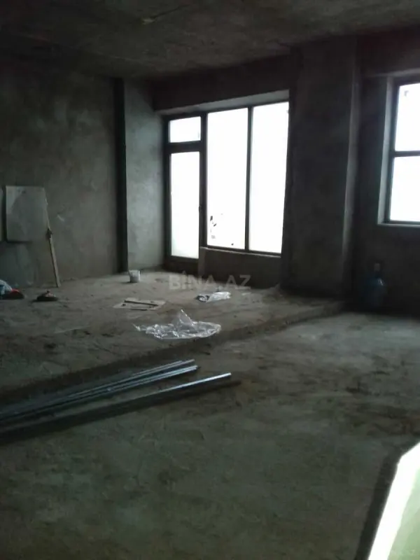 Satılır 3 otaqlı mənzil 131 m²