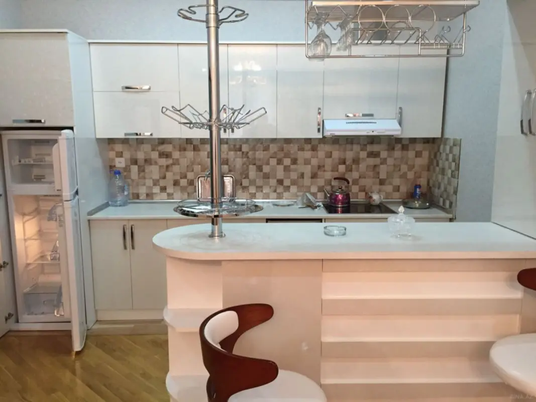 Kirayə verilir 2 otaqlı mənzil 76 m²