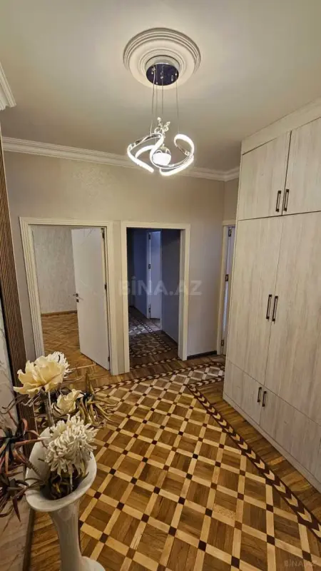 Satılır 5 otaqlı mənzil 120 m²