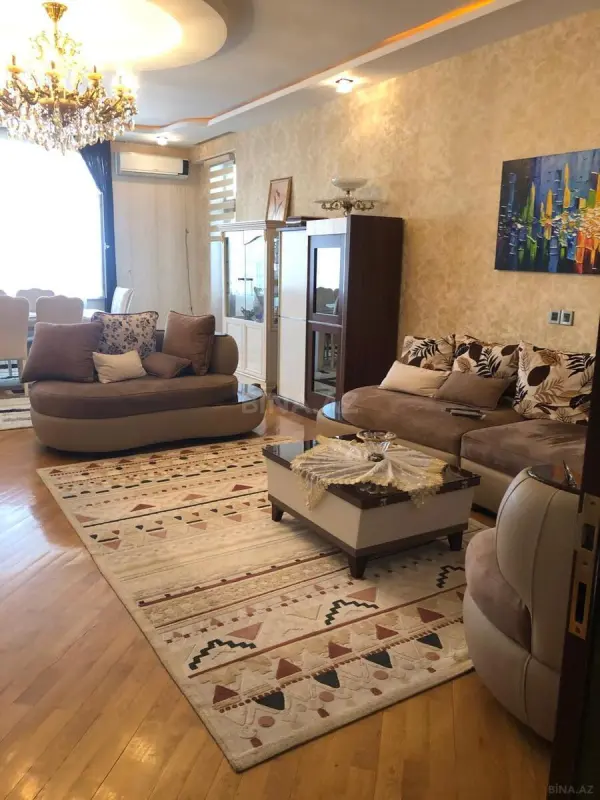 Satılır 4 otaqlı mənzil 200 m²