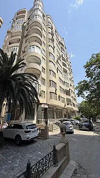Kirayə verilir obyekt 300 m² — Bakı 300.00 m²