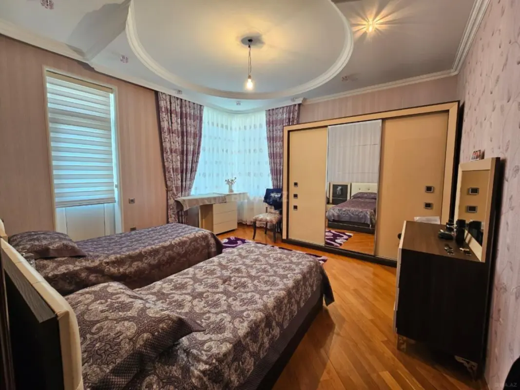 Satılır 3 otaqlı mənzil 140 m²