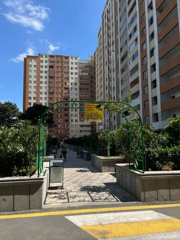 Satılır 2 otaqlı mənzil 79 m²