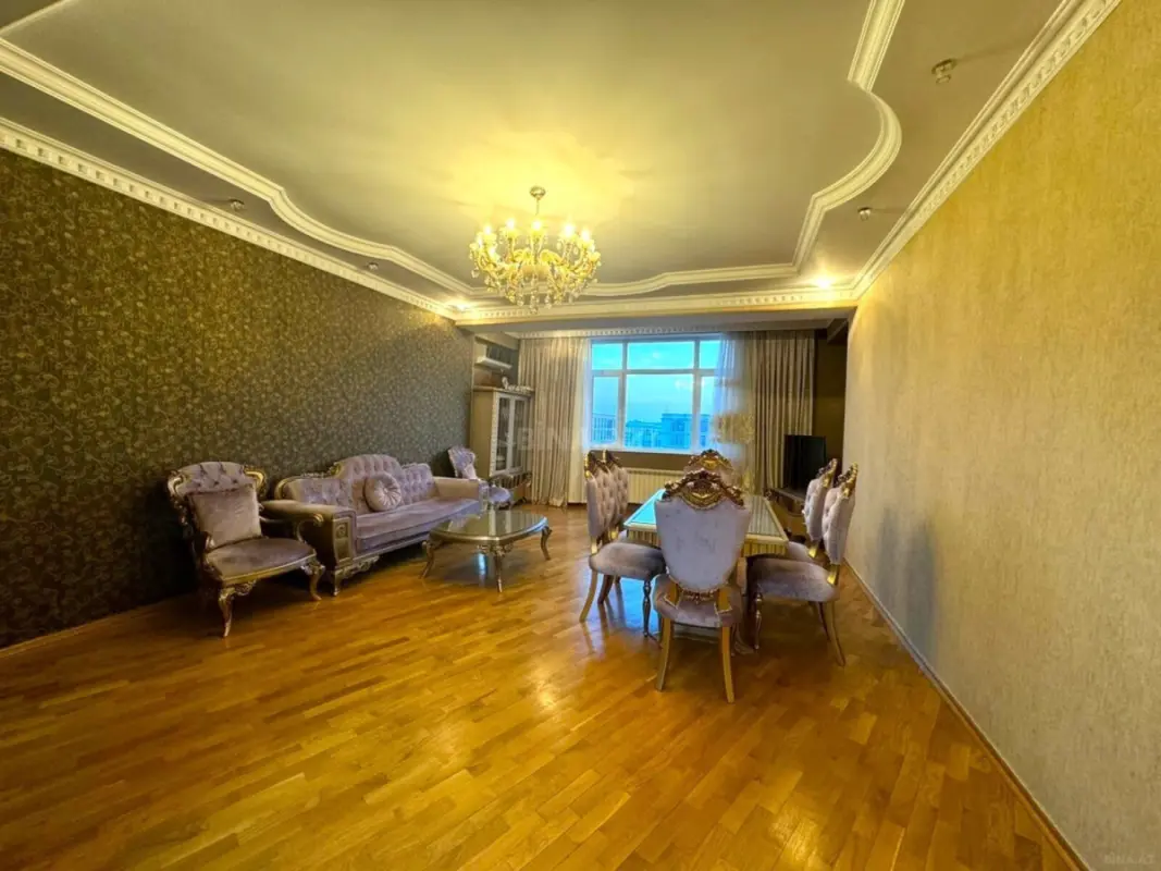 Satılır 3 otaqlı mənzil 150 m²