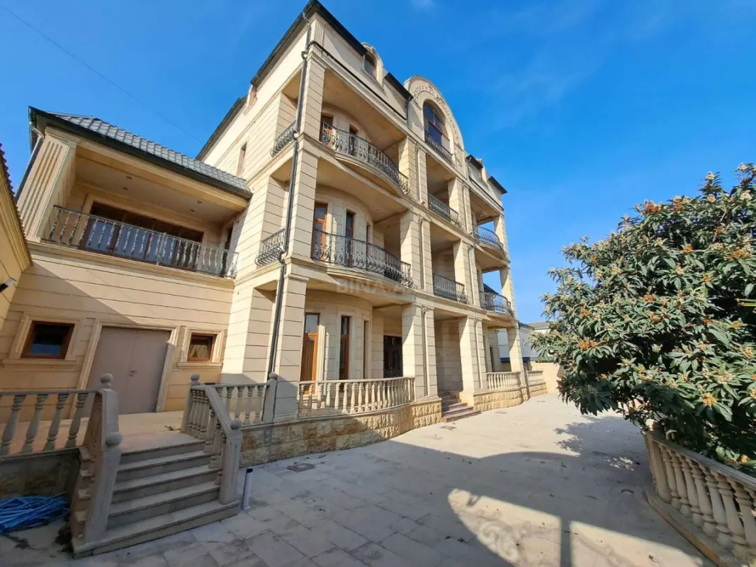 Satılır 8 otaqlı həyət evi 550 m²