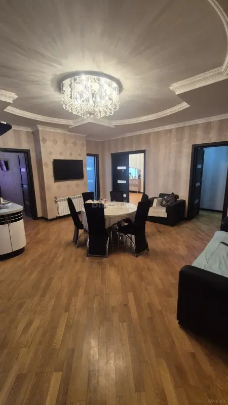 Satılır 5 otaqlı mənzil 138 m²