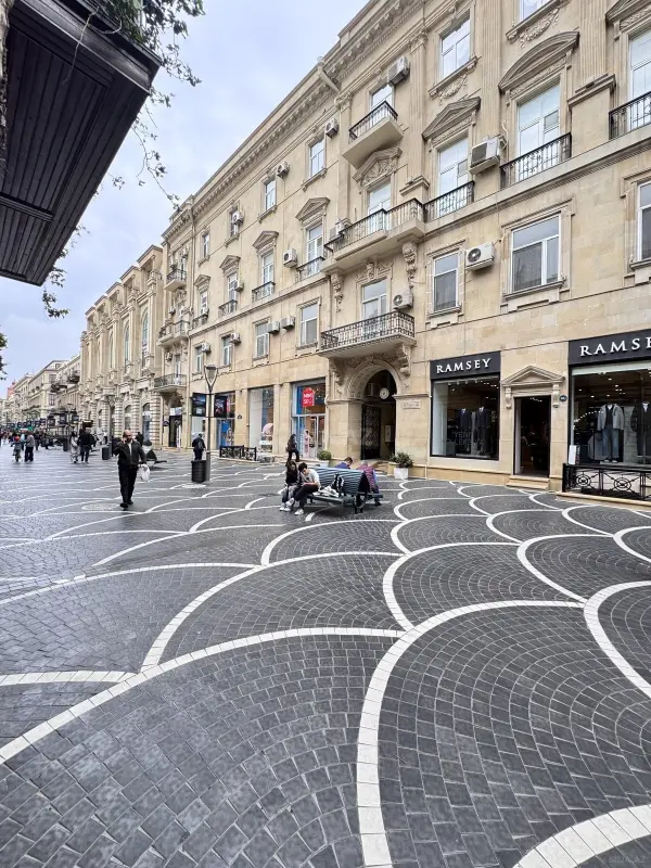 Satılır 3 otaqlı mənzil 130 m²
