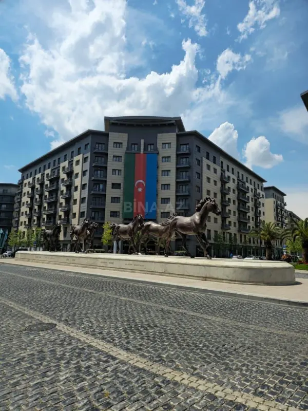Satılır 3 otaqlı mənzil 134 m²
