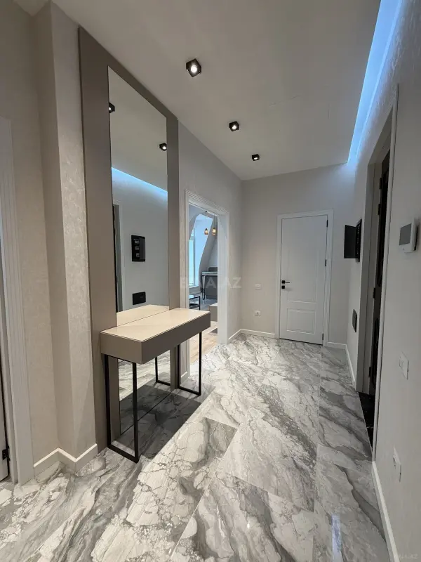 Satılır 2 otaqlı mənzil 83 m²