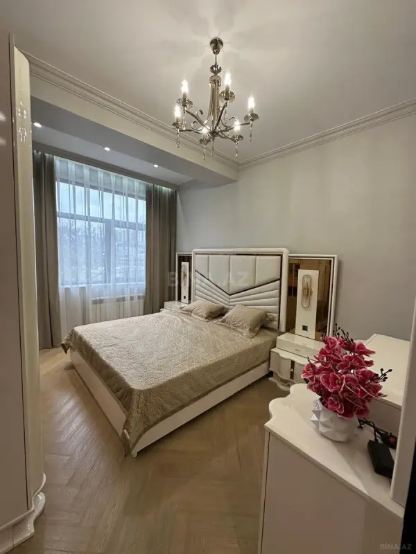 Satılır 3 otaqlı mənzil 112 m²