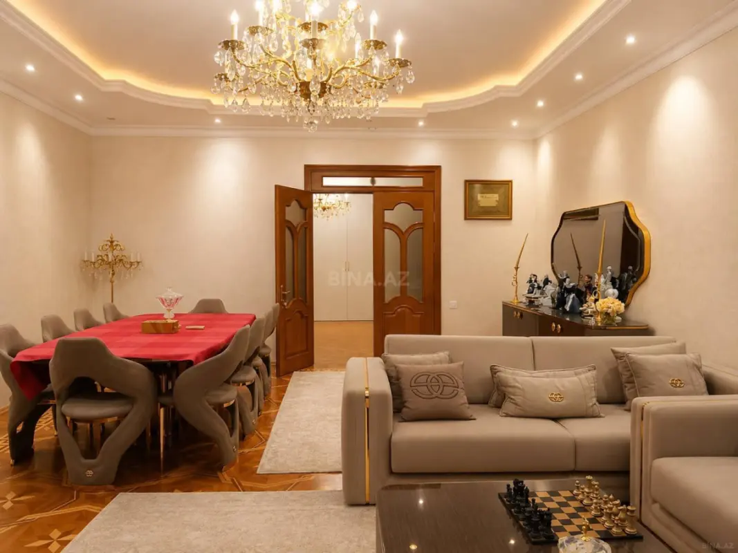 Kirayə verilir 4 otaqlı mənzil 215 m²