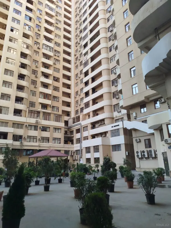Kirayə verilir 4 otaqlı mənzil 220 m²