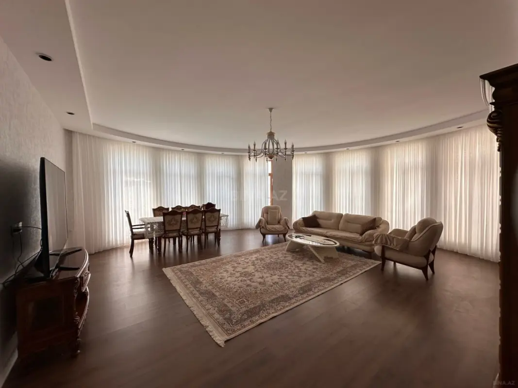 Satılır 4 otaqlı mənzil 195 m²