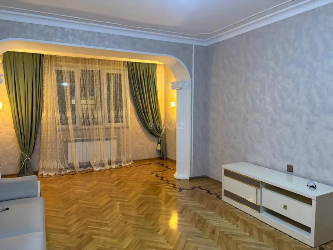 Satılır 4 otaqlı mənzil 110 m²