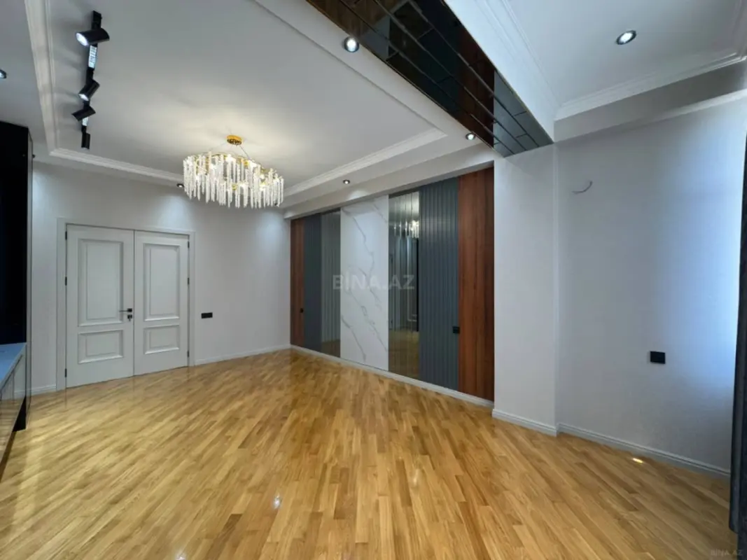 Satılır 4 otaqlı mənzil 133 m²
