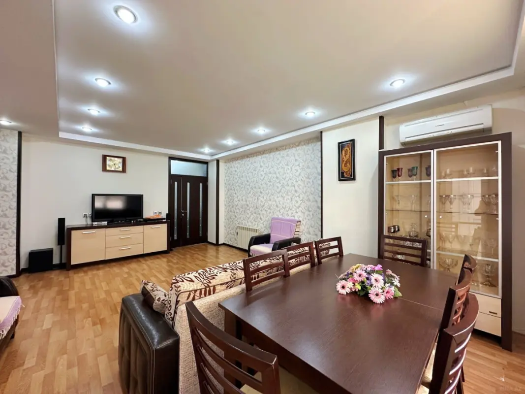 Satılır 3 otaqlı mənzil 108 m²