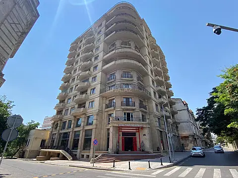 Satılır 3 otaqlı mənzil 157 m² — Bakı 3 otaq 157.00 m²