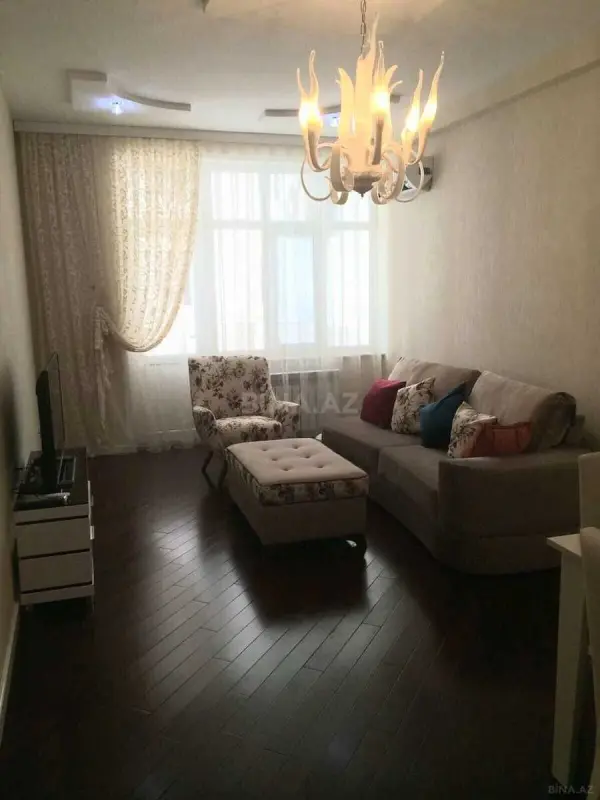 Kirayə verilir 2 otaqlı mənzil 90 m²