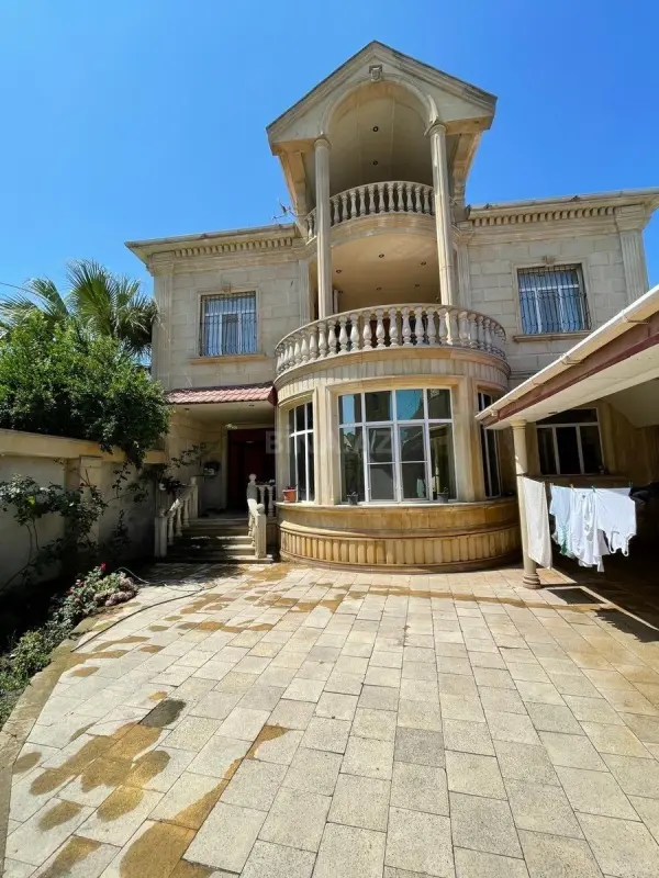 Satılır 6 otaqlı həyət evi 450 m²