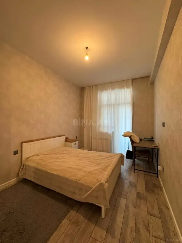Satılır 3 otaqlı mənzil 130 m²