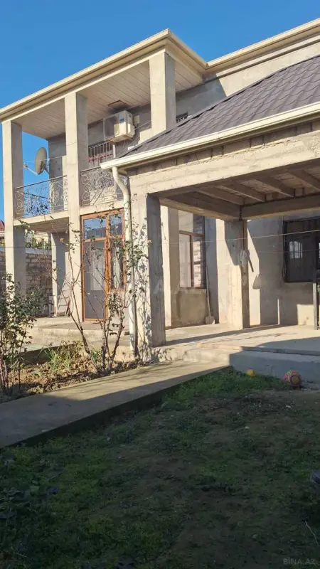 Satılır 7 otaqlı həyət evi 240 m²