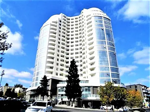 Satılır 4 otaqlı mənzil 185 m² — Bakı 4 otaq 185.00 m²