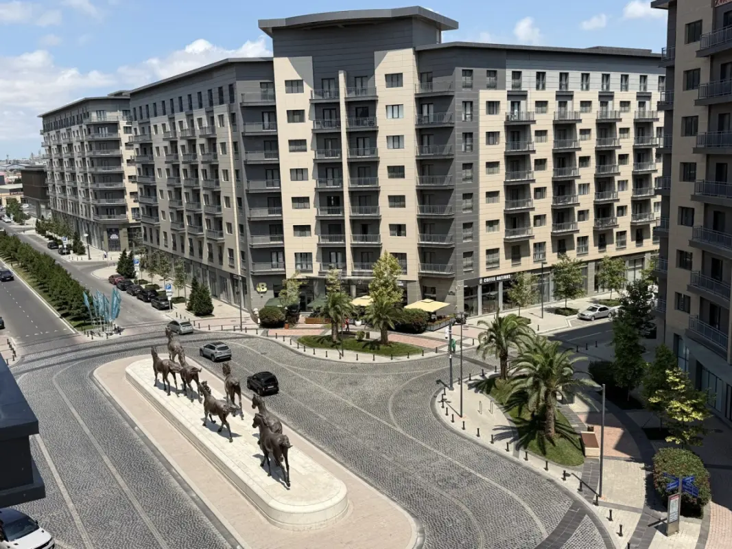 Satılır 3 otaqlı mənzil 143 m²