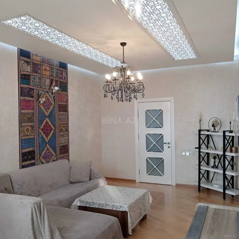 Satılır 3 otaqlı mənzil 130 m²