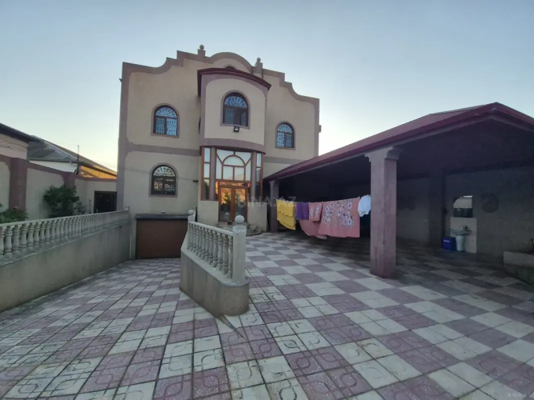 Satılır 6 otaqlı həyət evi 240 m²