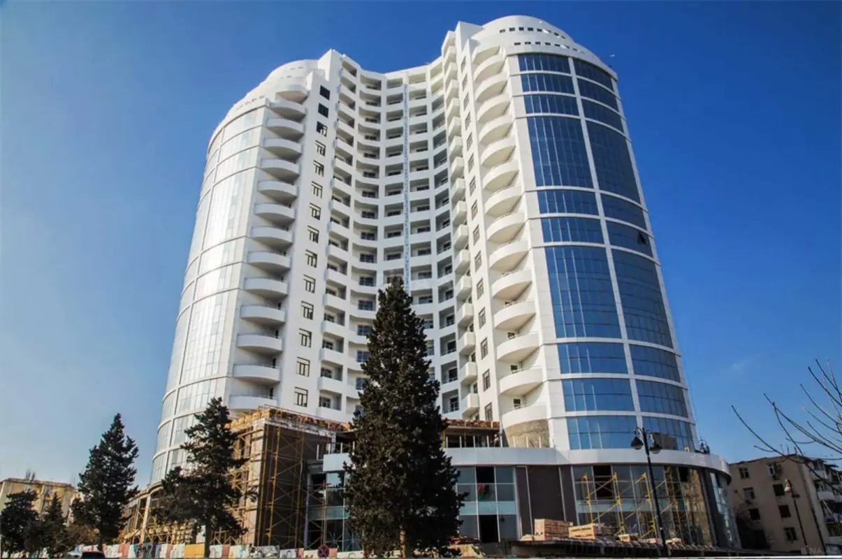 Satılır 4 otaqlı mənzil 200 m²
