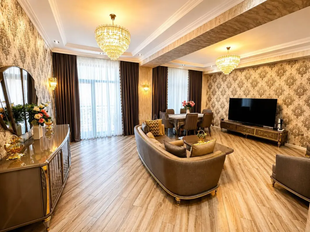 Satılır 4 otaqlı mənzil 178 m²
