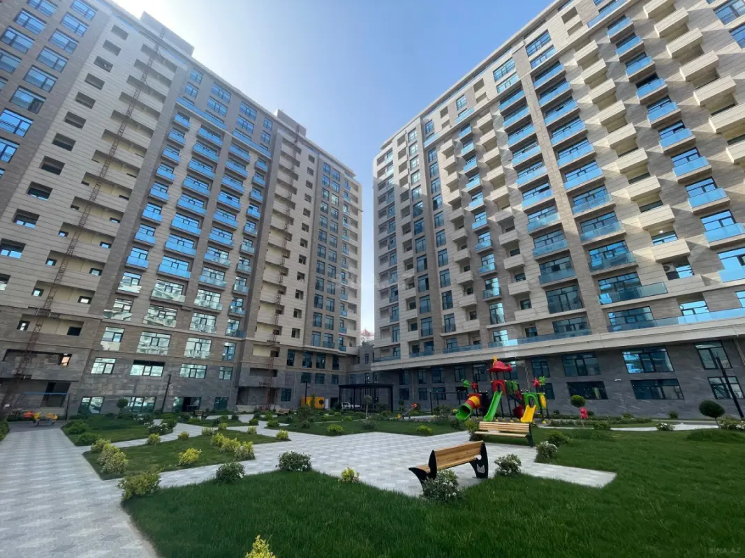Satılır 3 otaqlı mənzil 121 m²